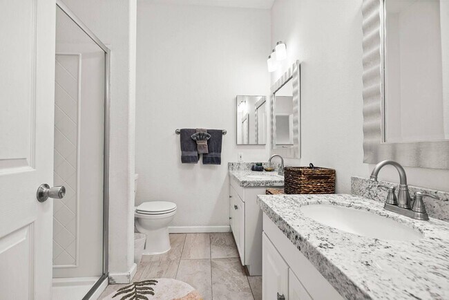 Building Photo - 53180 Avenida Mendoza