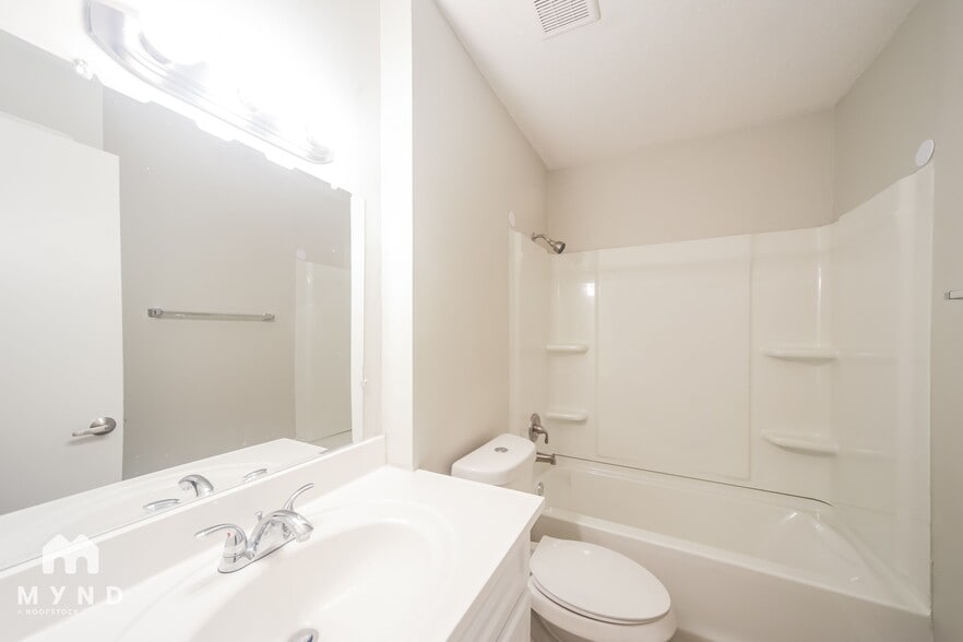 Building Photo - 2695 Shady Grove Dr