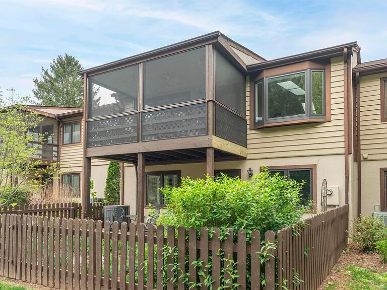 Building Photo - 1303 Branchlands Dr