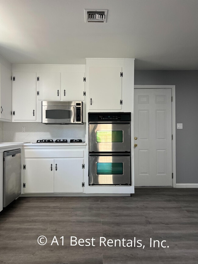 Building Photo - 2701 Hemminger Way