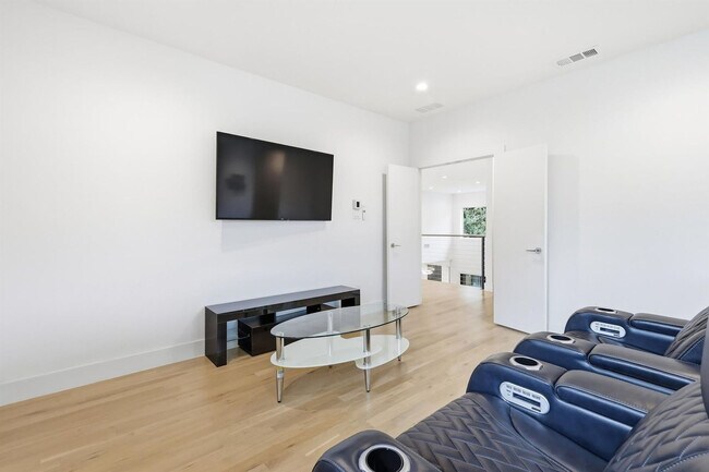 Building Photo - 3714 Highgrove Dr