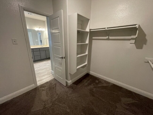 Building Photo - 281 Giddings Trl