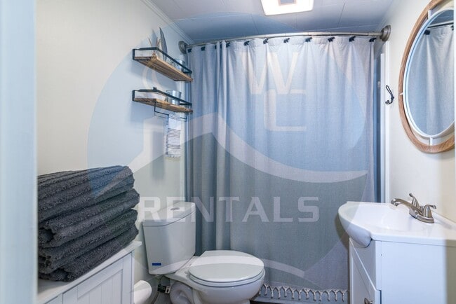 Building Photo - Charming 3 Bedroom 1 Bath A-Frame home loc...