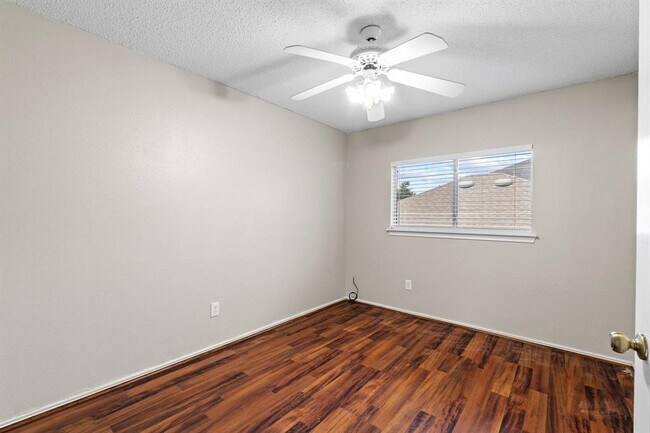 Building Photo - 1704 Matagorda Dr