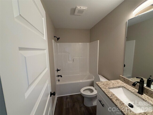 Building Photo - 620 W Bell St