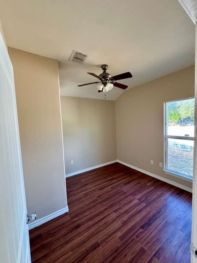 Building Photo - 915 Rosario St