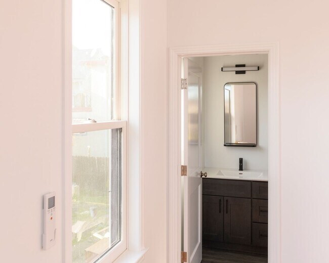 Building Photo - Viewing Schedule: Please call Shami at (415) 225-2543 to schedule a viewing.