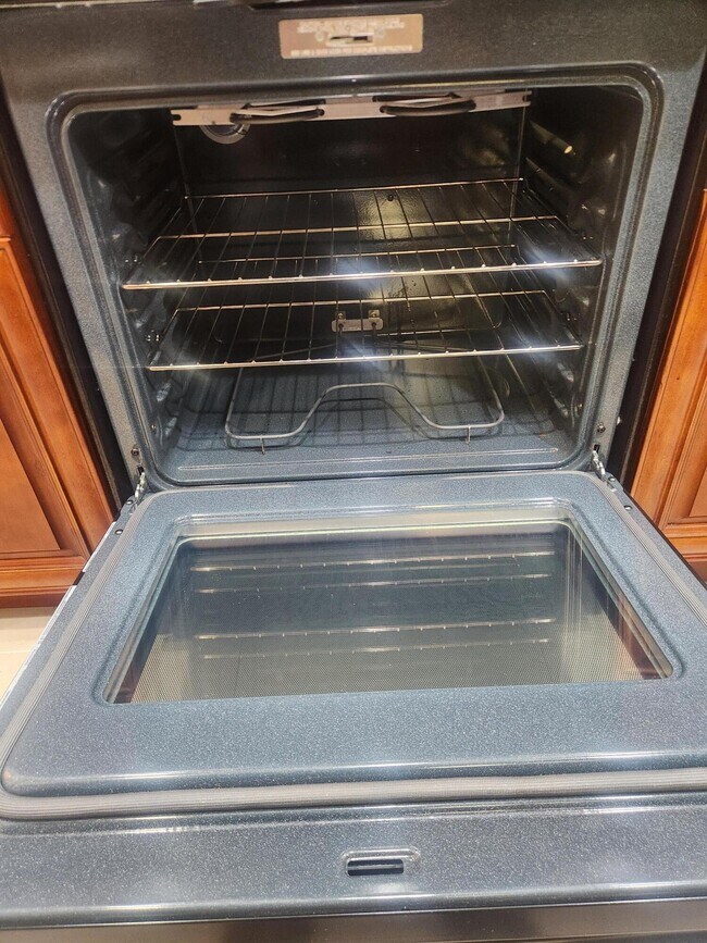 Building Photo - 5231 Pine Abbey Dr S