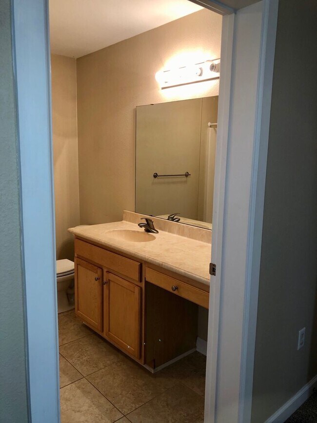 Building Photo - Beautiful One Bedroom Apartment in Fort Walton Beach!