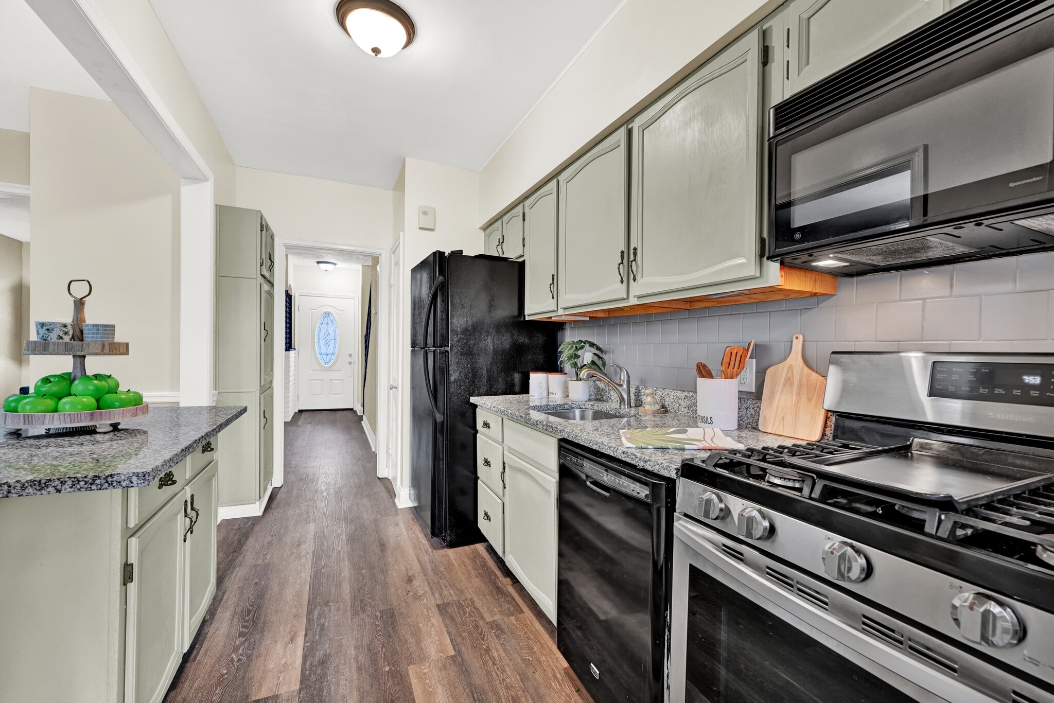 Galley kitchen - 104 Westowne Rd