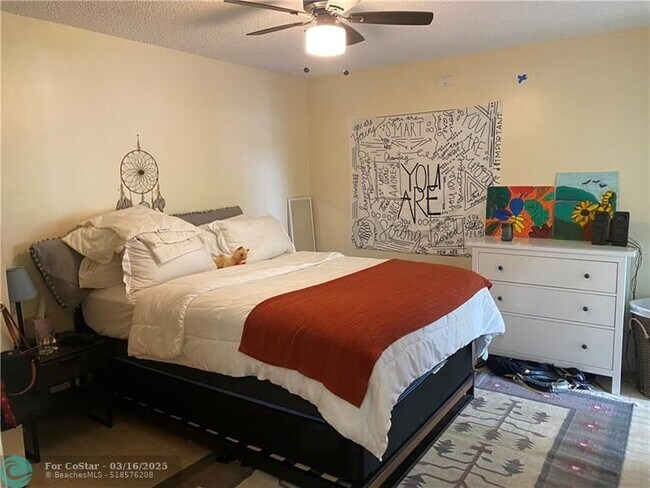 Building Photo - 9999 Summerbreeze Dr