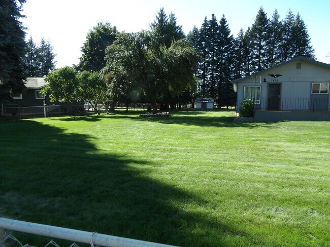 Building Photo - Dalton Gardens!