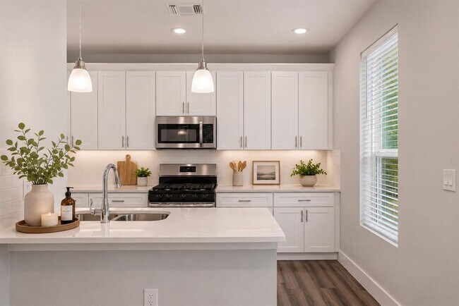 Building Photo - 6109 Cherrylawn Cir