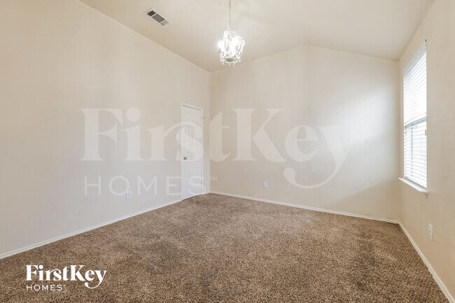 Building Photo - 414 Hackberry Dr