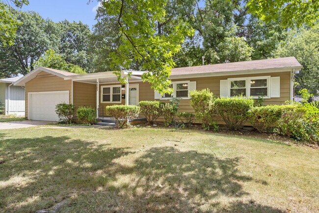 Building Photo - 2302 S Hampton Ave