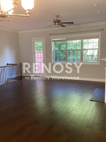 Building Photo - 2422 Tenor Ln