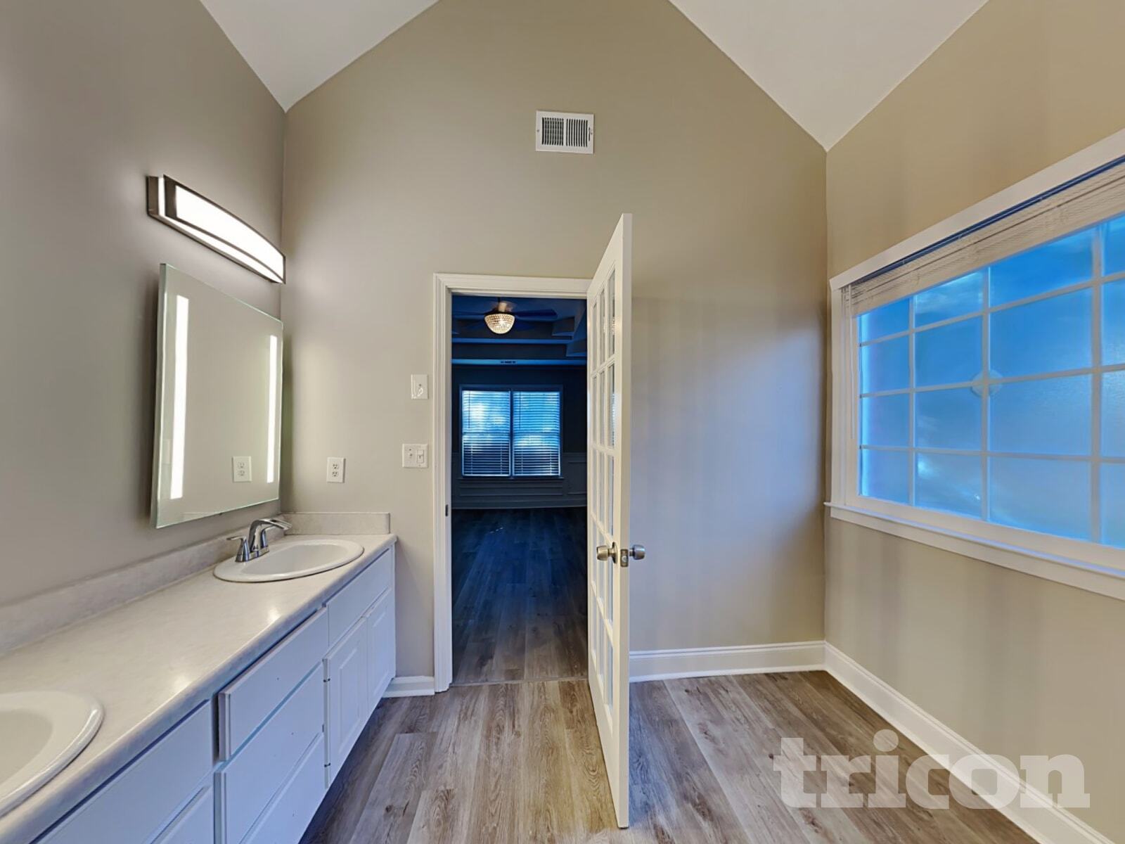 Building Photo - 160 Wisteria Way