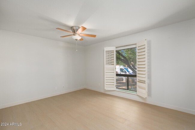 Building Photo - 507 E Caribbean Ln