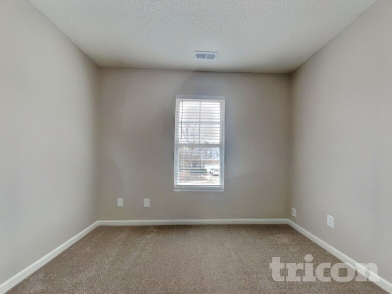 Building Photo - 26 Streamwood Way