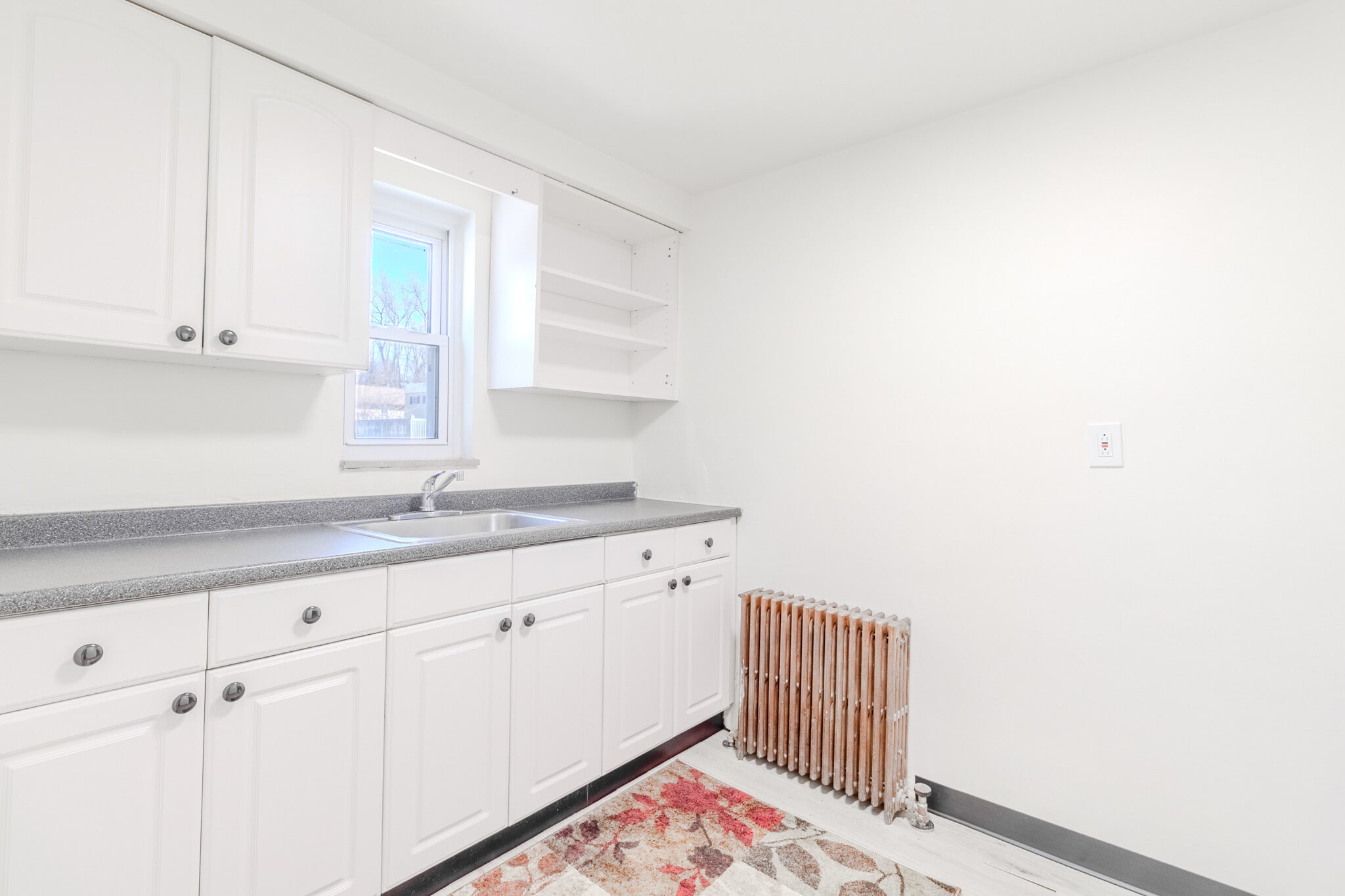 Building Photo - 825 5th Ave