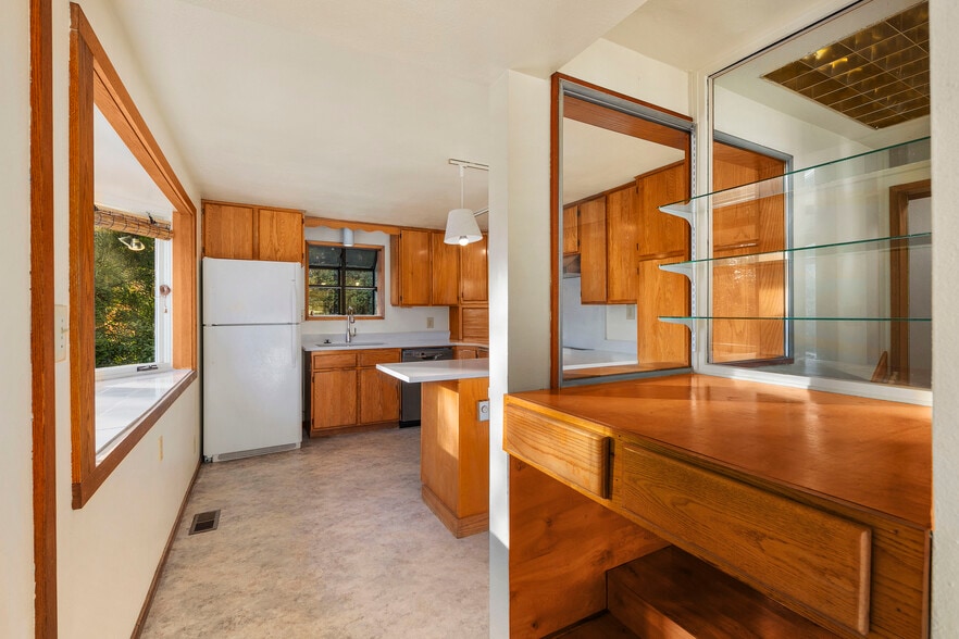 primary kitchen with new quartz counters - 16758 45th Ave NE