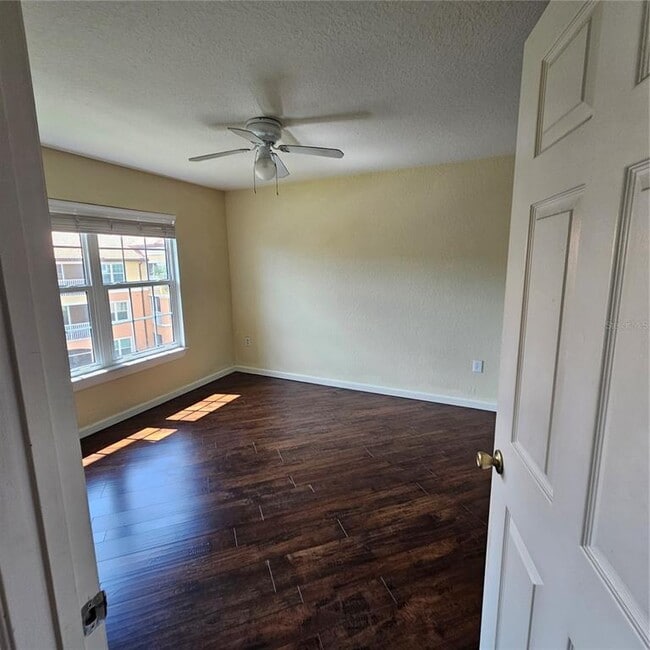 Building Photo - 5483 Vineland Rd