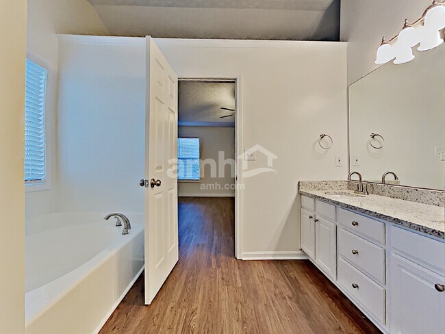Building Photo - 1720 Mission Park Ct