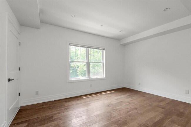 Building Photo - 22 Sagamore Hill Dr