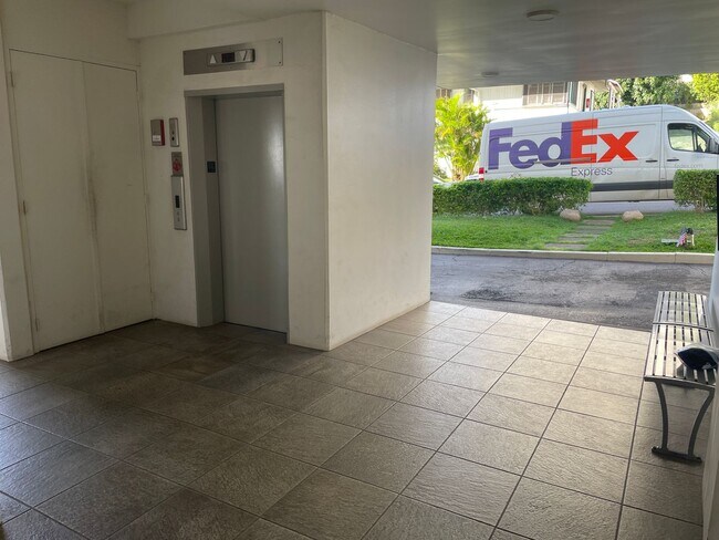 Building Photo - Victoria Plaza - Makiki/Punchbowl - 2/2/1 ...