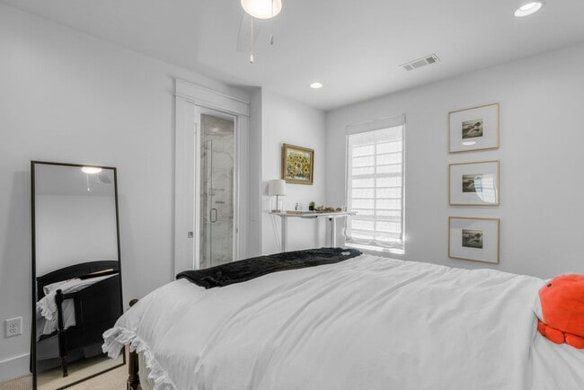 Building Photo - Luxury Townhome Living in Moores Mill — Style, Comfort & Prime Auburn Convenience