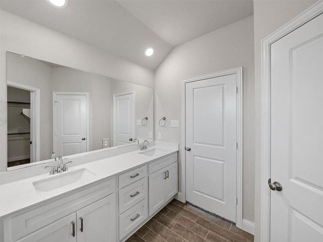 Building Photo - 401 Tartane Dr