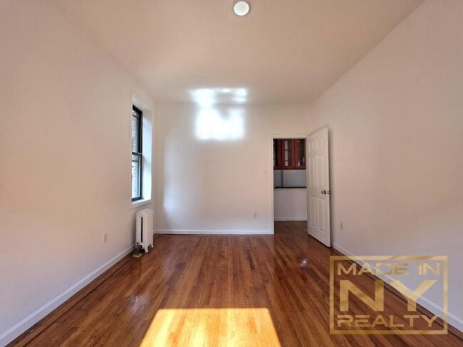 Building Photo - 1 bedroom in SUNNYSIDE NY 11104