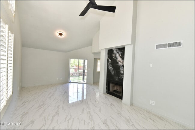 Building Photo - 31 Stratford Hall Cir