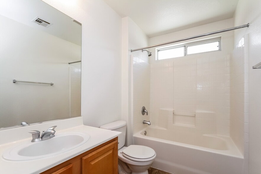 Building Photo - 9841 N Fast Elk St