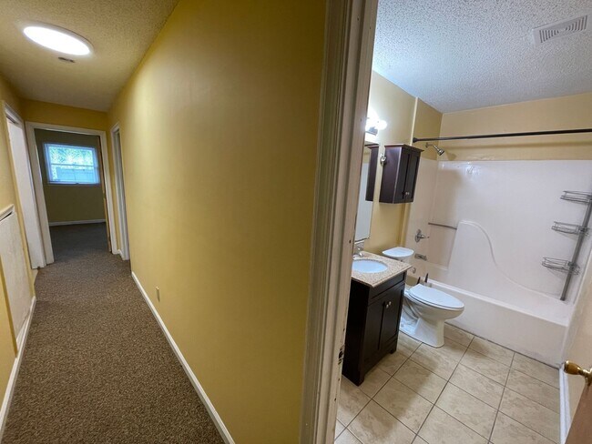 Building Photo - Inviting, updated 4br 3.5ba duplex w/ park...