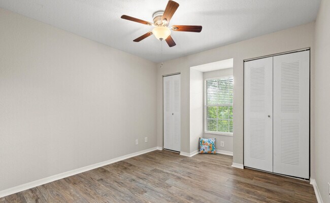 Building Photo - 13700 Richmond Park Dr N