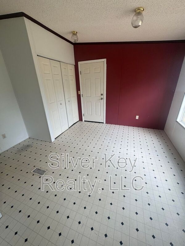 Building Photo - 240 Co Rd 275