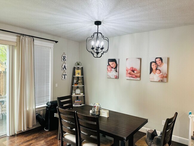 Building Photo - Charming Home in Great Location