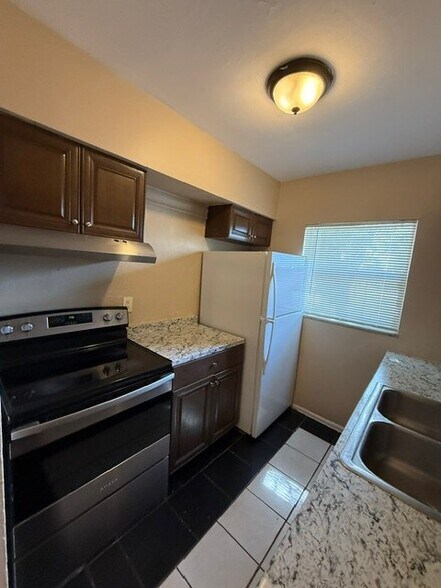 Building Photo - 3907 NW 30th Terrace