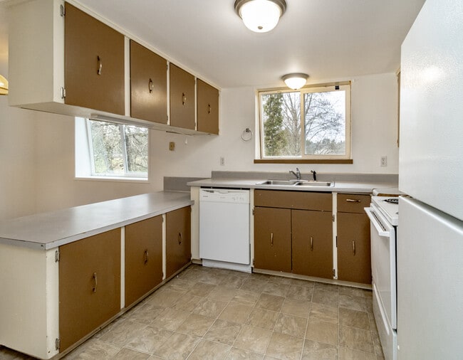 Building Photo - 13314 86 Ave E