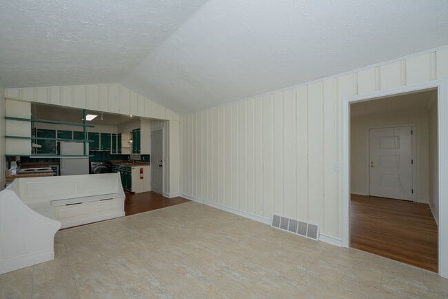 Building Photo - # Charming Greenville Home with Excellent ...