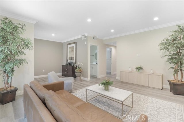 Building Photo - 571 Lincoln Ave