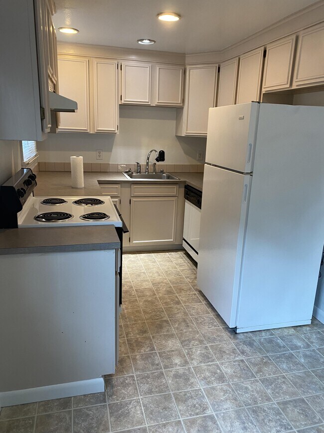 Building Photo - 5621 Fauntleroy Way SW