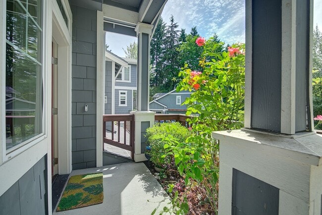Building Photo - 3Bd/3.25Ba Kirkland Townhome