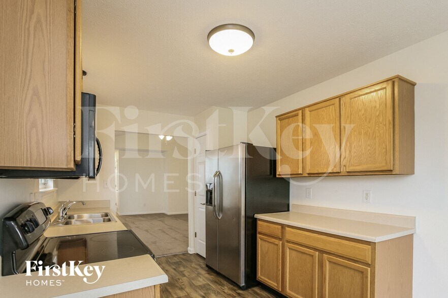 Building Photo - 467 Vernon Pl