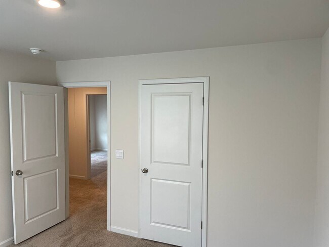 Building Photo - Complimentary Rent for a July ONLY Move in...