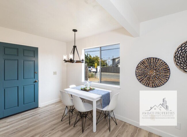 Building Photo - Monthly Rental Opportunity: Charming Singl...
