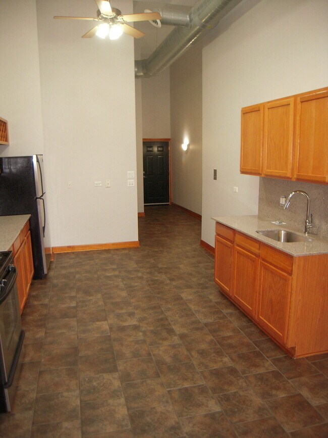 Building Photo - 16649 Oak Park Ave