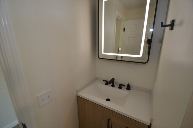 Building Photo - 405 Garfield Ave