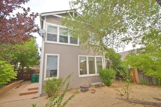 Building Photo - Caughlin Ranch Beauty Clean and Comfortabl...